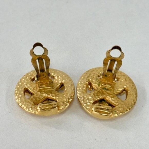 CHANEL 24K Vintage CC Gold Plated Clip-On Round Medallion Logo Earrings 1996 96P - Picture 15 of 16